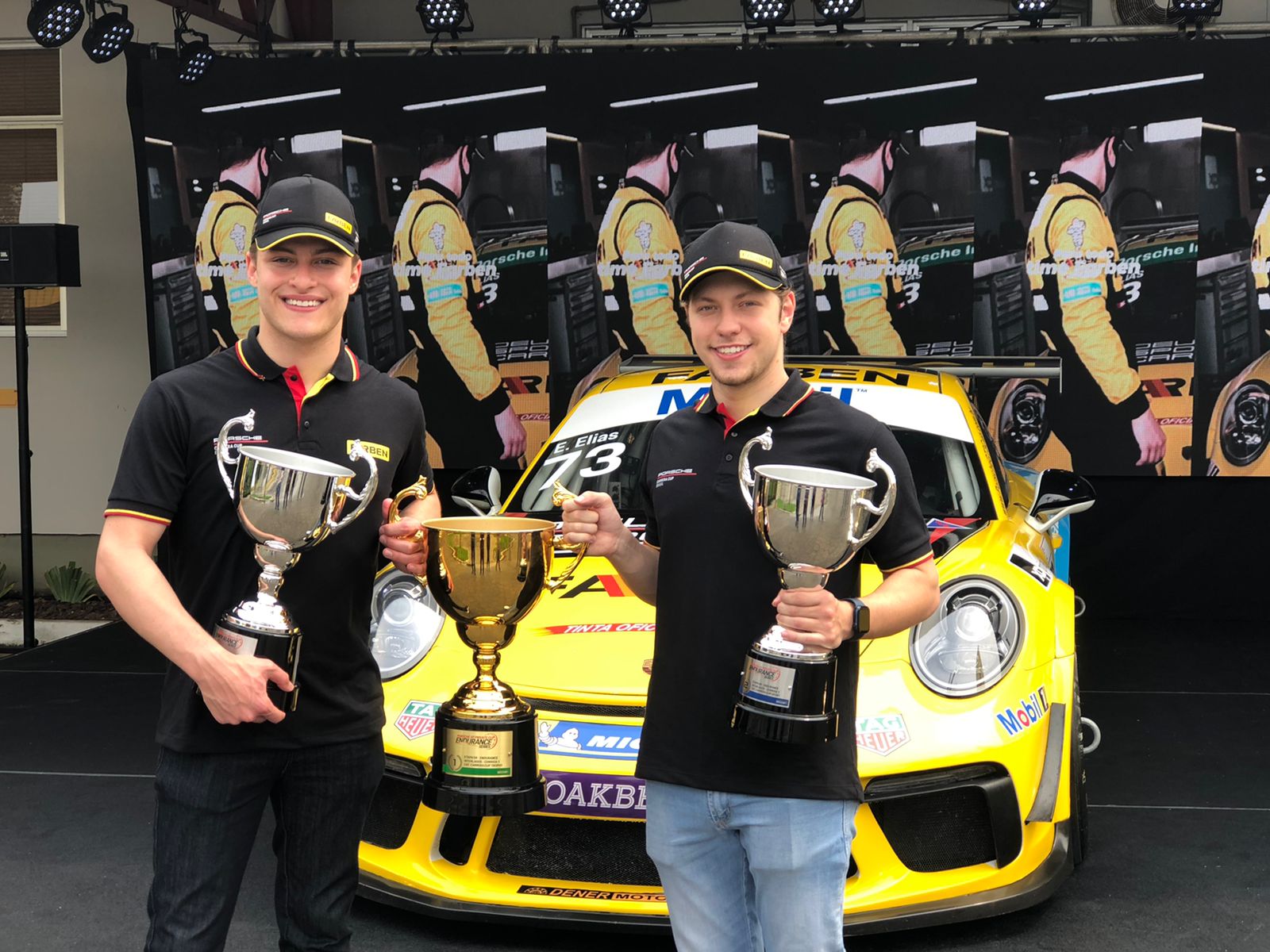 Pilotos Da Porsche Cup Brasil Enzo Elias E Jeff Giassi Visitam Farben