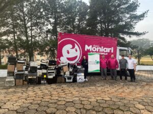 super-moniari-doa-300-kg-de-equipamentos-eletronicos-ao-bairro-da-juventude-em-criciuma